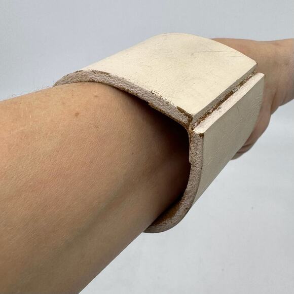 Vintage Ivory Leather Cuff Bracelet - Picture 4 of 9